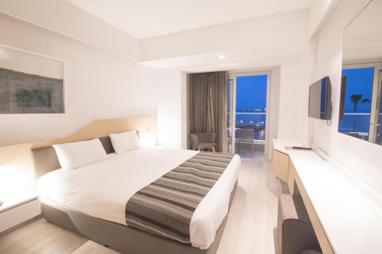 Double or Twin Room with Sea View