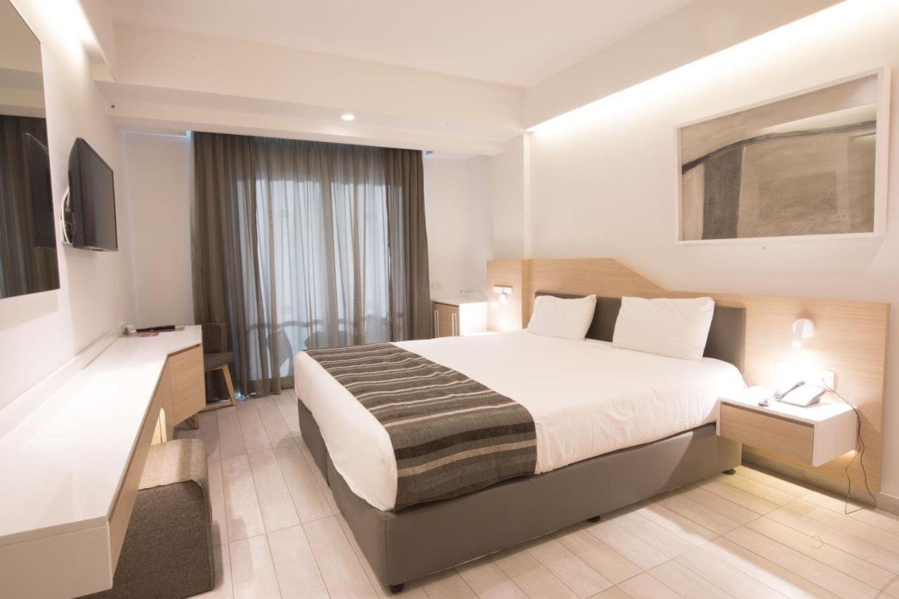 Double or Twin Room with Mountain View