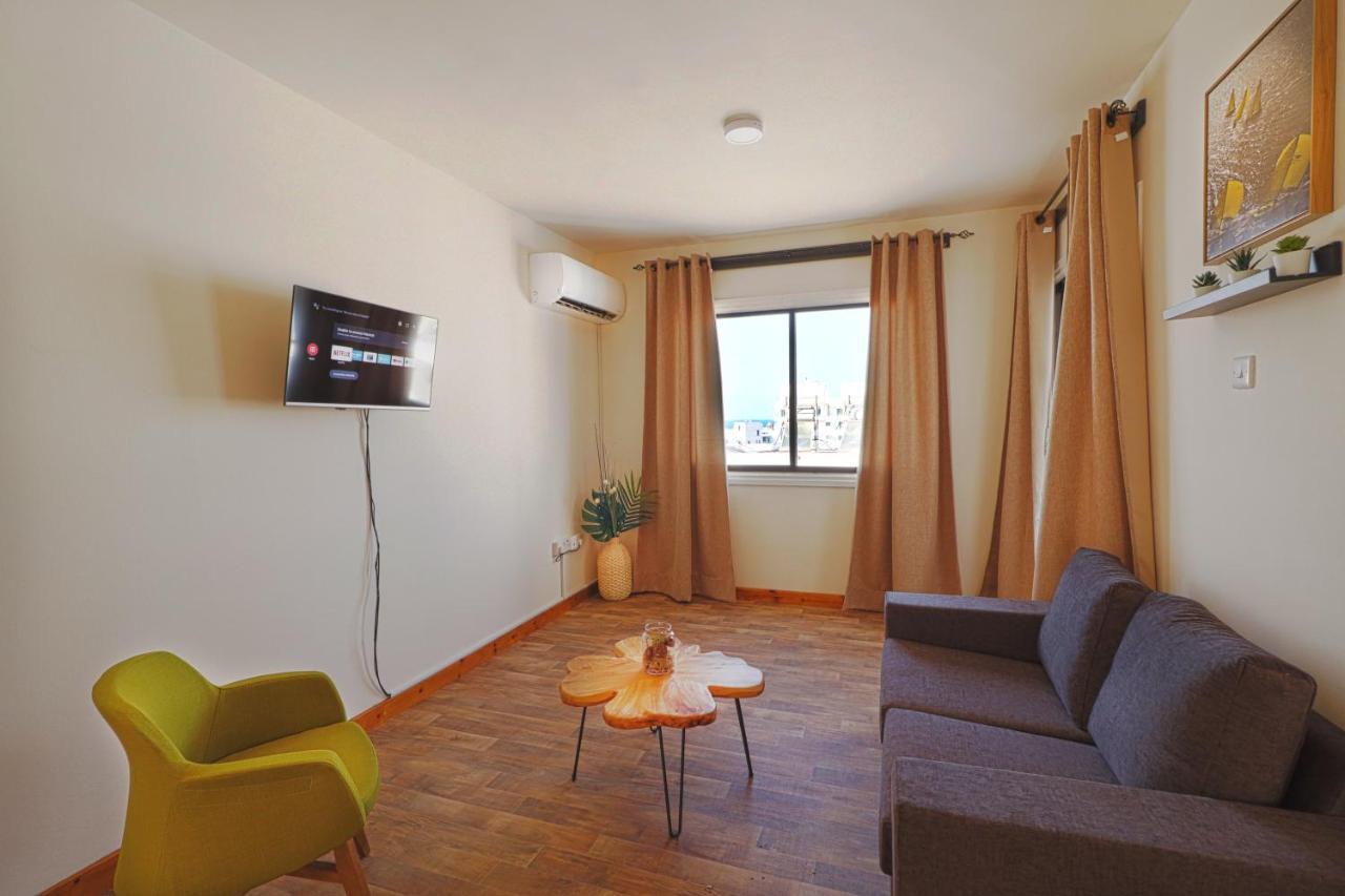 Apartment Terrace,1059370777:JPEG