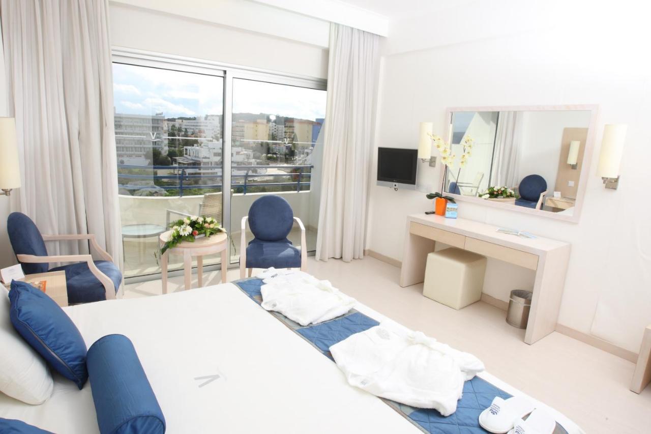 Doppel-/Zweibettzimmer mit Meerblick
