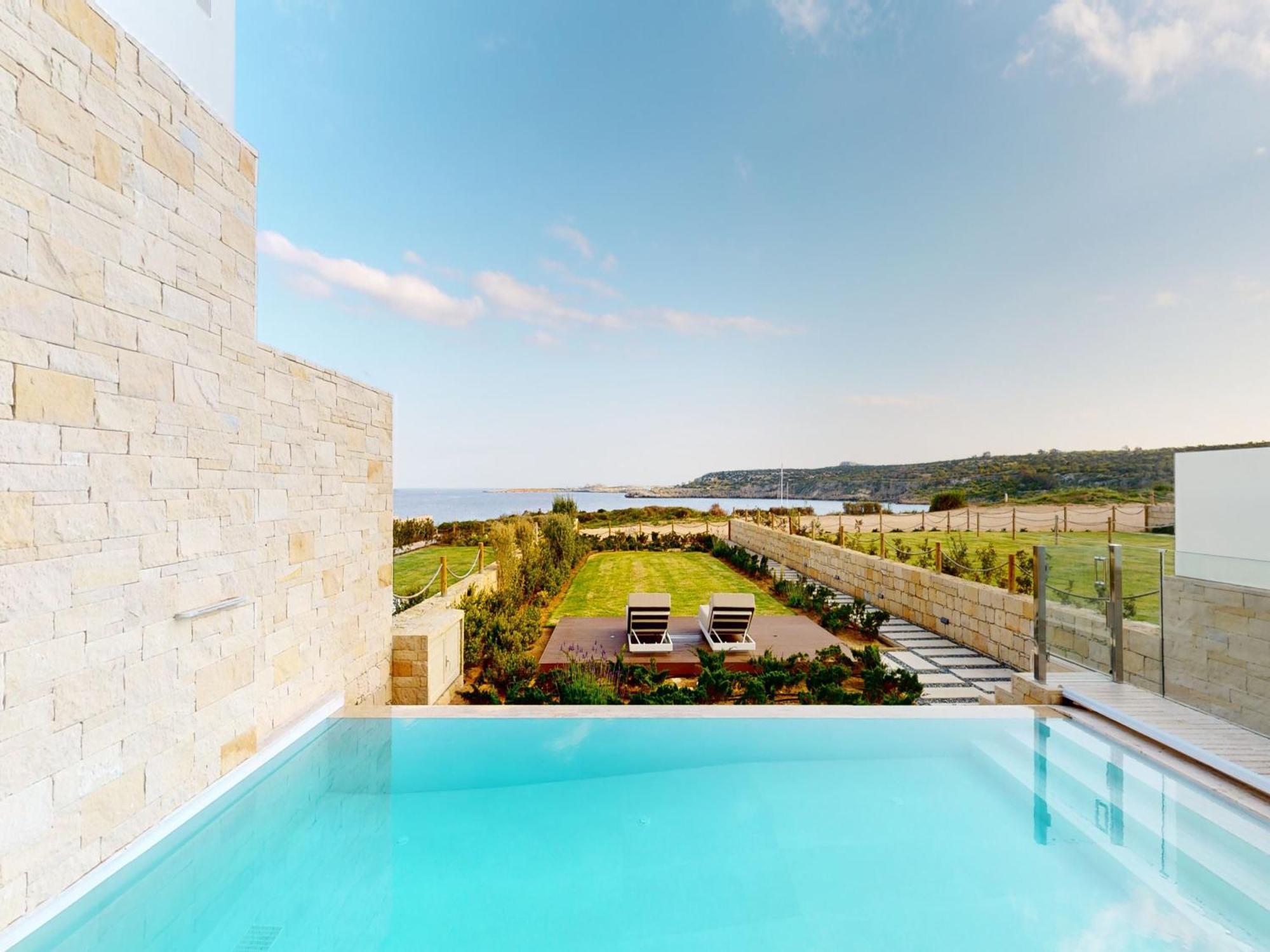 Villa - Beach Front