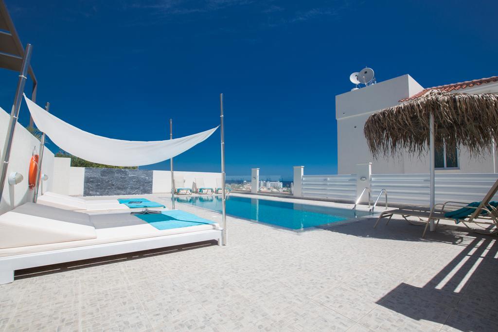 Villa mit 6 Schlafzimmern, einem eigenen Pool und Meerblick