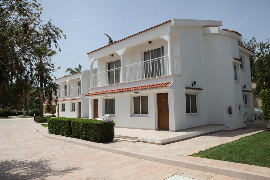 One Bedroom Apartment Garden View - Bungalow Building