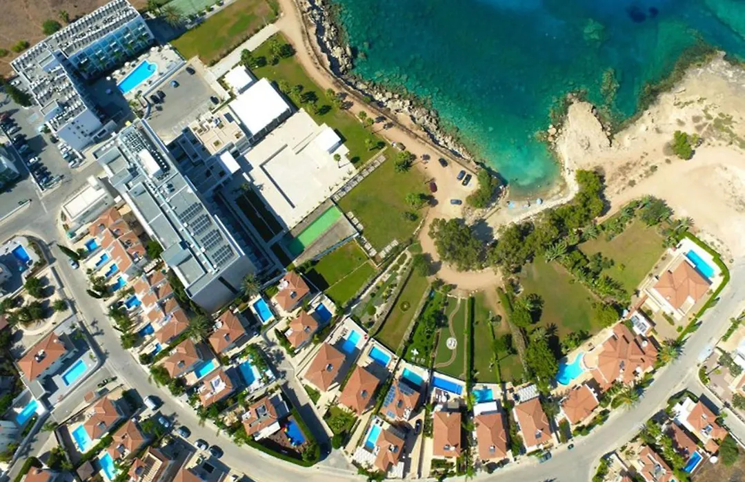 Gabriela - Coralli Beachfront Apartment-1