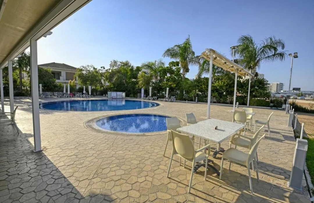 Polyxenia Holiday House-1