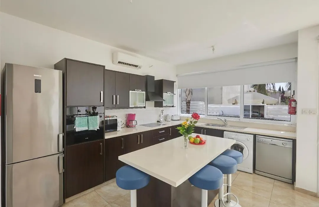 Ferienhaus Mit Privatpool Fuer 7 Personen Ca 135 M In Paralimni, Suedkueste Von Zypern-1