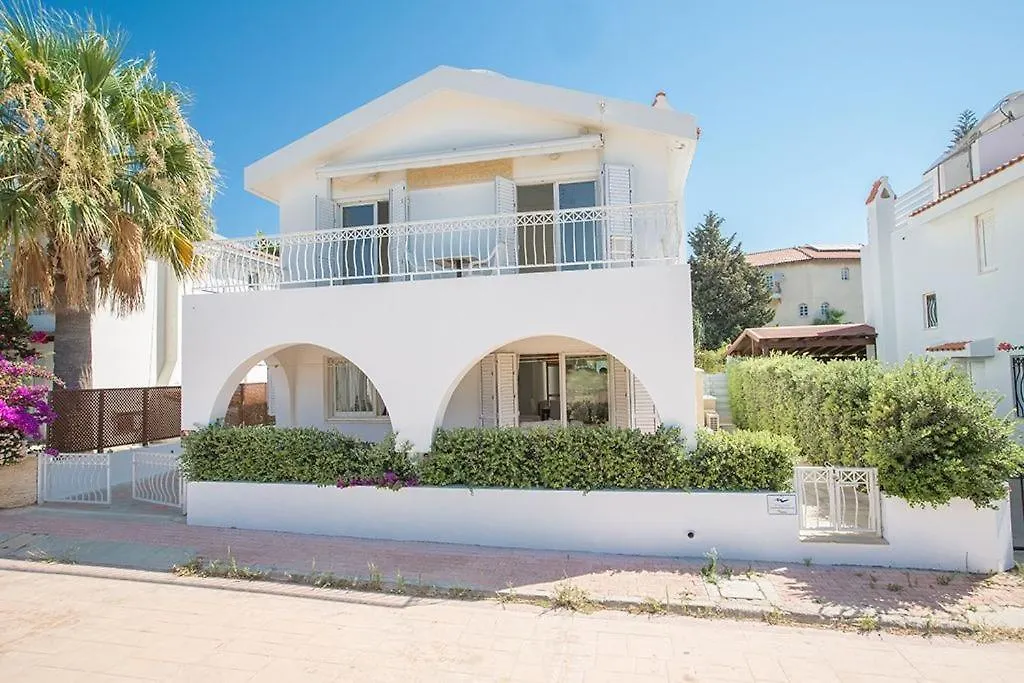 Villa Pinelo - Stunning 4 Bedroom Pernera Villa With Private Pool - Close To Beach-1