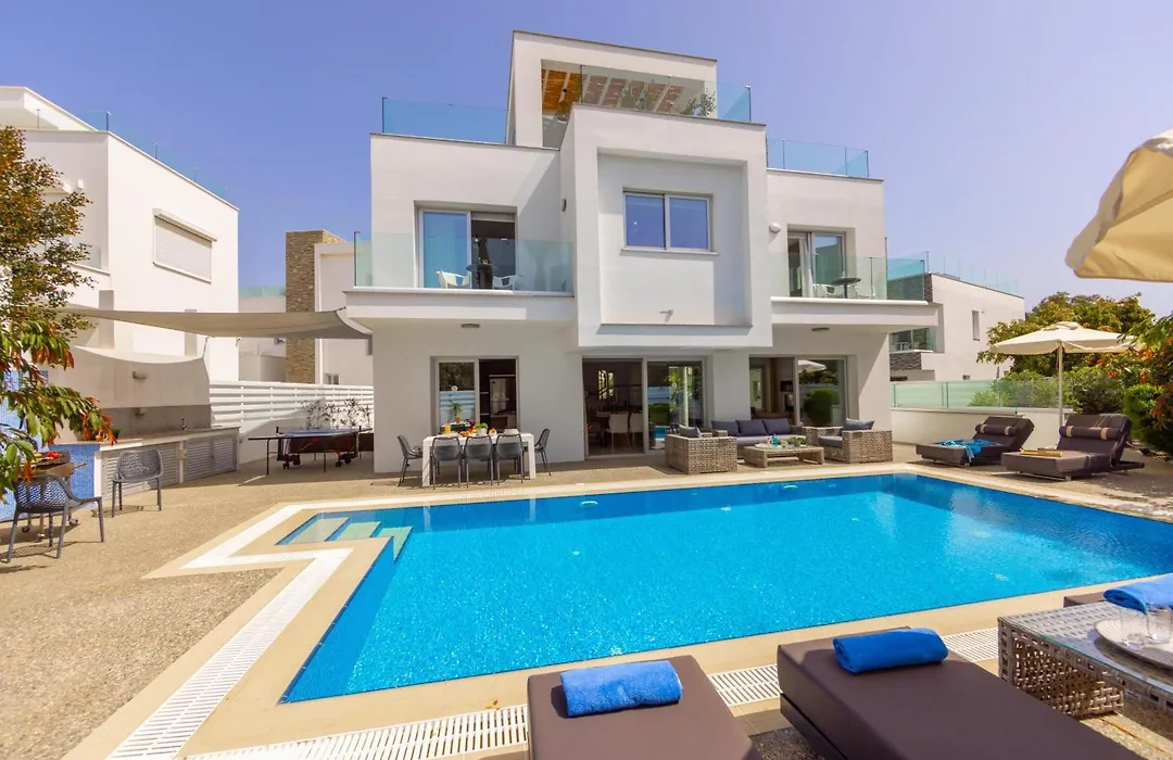 Fig Tree Bay Residences 3-Jacuzzi-Hotub -Pool-1