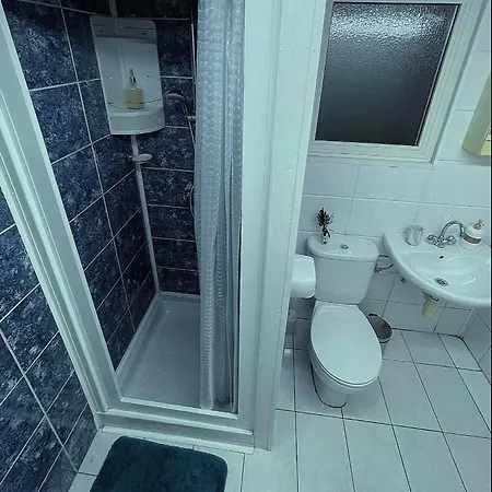 Comfortable, Modern Studio Apartment-3