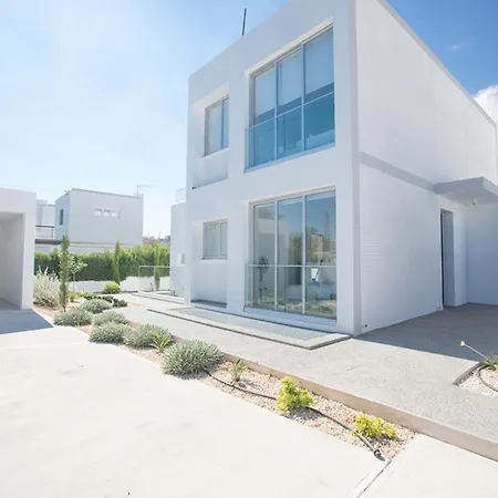 Rent Your Dream Protaras Holiday Villa And Look Forward To Relaxing Beside Your Private Pool Protaras Villa 1554-2