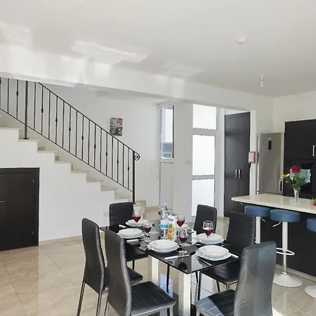 Ferienhaus Mit Privatpool Fuer 7 Personen Ca 135 M In Paralimni, Suedkueste Von Zypern-3