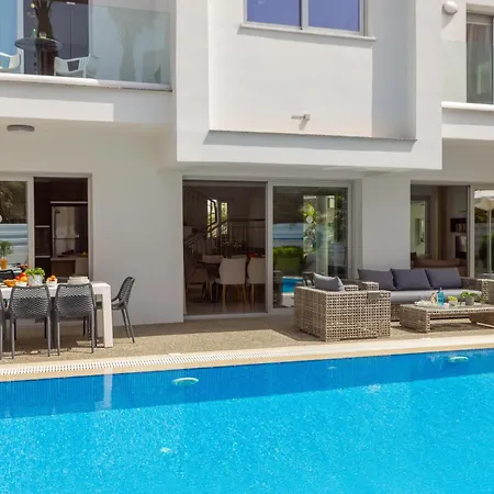 Fig Tree Bay Residences 3-Jacuzzi-Hotub -Pool-3