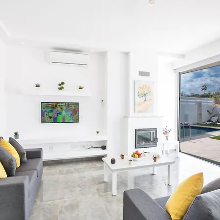 Villa Olive Bronze, Luxurious 2Bdr With Pool, Close To Protaras Strip And Beach-3