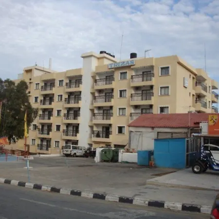 Trizas Apartments-2