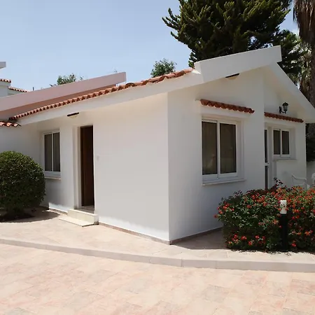 Maistrali Hotel Apartments & Bungalows-3