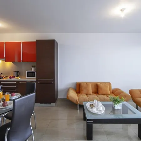 One Bedroom Apartment In Fig Tree Bay-3