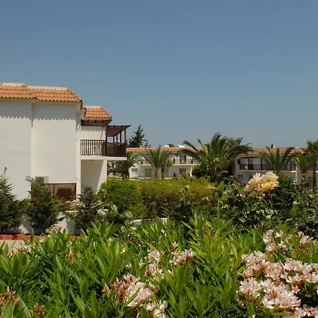 Maistros Hotel Apartments And Bungalow Suites-2